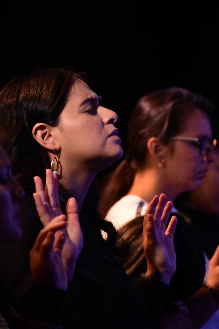 Mujer en oración
